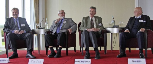 Diskutierten auf dem Podium beim Festakt zum Thema „Zukunft braucht 
Erfahrung“ (v. l.): Wolfgang Zaremski, Karl Meis, Walter Bergenthun und 
Theo Mack.
 - © CB
