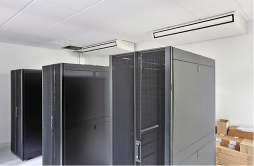 Zwei Innengeräte zur Kühlung erhöhen die Leistungsfähigkeit und die 
Sicherheit. Auch eine spätere Erweiterung der Server ist möglich.

