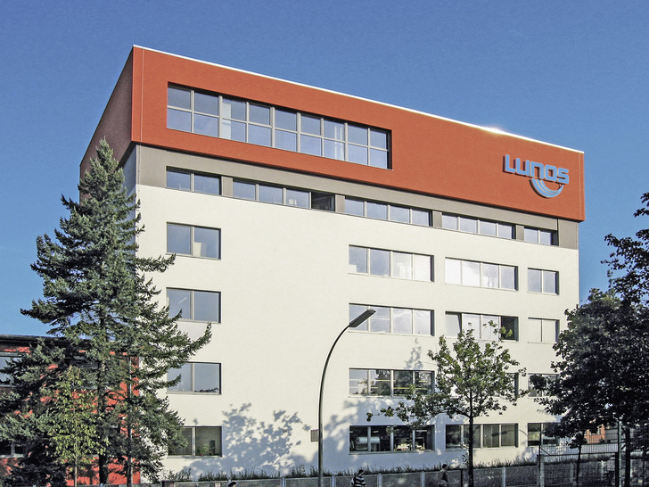 Mit einem Marktanteil von 35 Prozent ist die Lunos Lüftungstechnik GmbH führend bei den dezen­tralen Lüftungsgeräten mit Wärmerückgewinnung in Deutschland, Österreich und der Schweiz. - © Bild: Lunos
