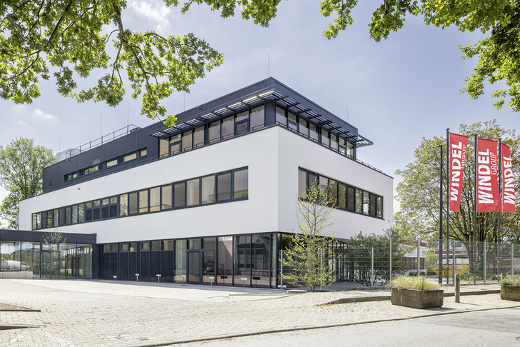 Das multifunktionale Verwaltungsgebäude der Windel Group bietet den Mitarbeitern viel Platz in einer hochwertigen Arbeitsumgebung. - © Bild: Christoph Stallkamp
