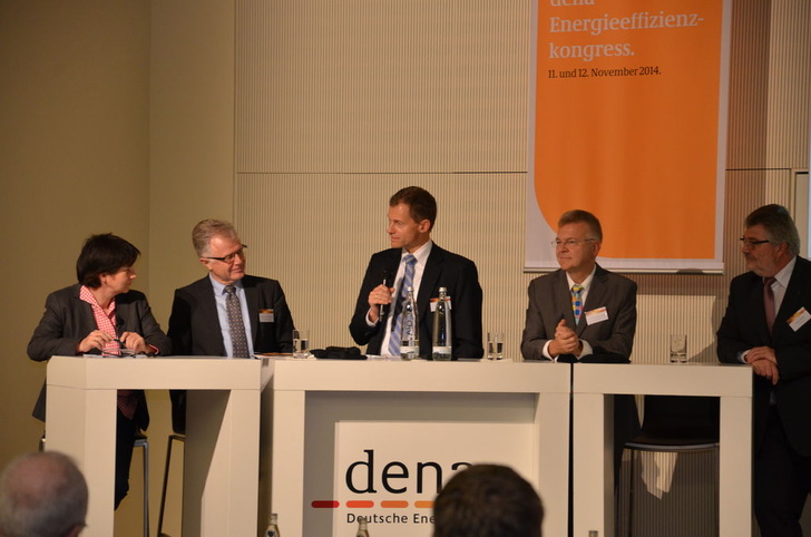 Kim Fausing beim Energieeffizienz-Kongresses der Deutschen Energie-Agentur DENA. - © Danfoss
